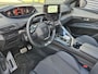 Peugeot 5008 1.2 Hybrid GT | 7-Zits | Automaat | Panoramisch Schuifdak | Black Pack | Focal Sound | Keyless Achterklep | Navigatie | Zeer Complete en Stoere Peugeot 5008 !! Draadloze Telefoonlader | Full LED | Stoelverwarming |