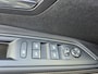 Peugeot 5008 1.2 Hybrid GT | 7-Zits | Automaat | Panoramisch Schuifdak | Black Pack | Focal Sound | Keyless Achterklep | Navigatie | Zeer Complete en Stoere Peugeot 5008 !! Draadloze Telefoonlader | Full LED | Stoelverwarming |