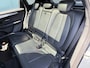 BMW 2-Serie Active Tourer BWJ 2015 218i Luxury Line M AFN. TREKHAAK / PANORAMA / LEDER / ELEK. ACHTERKLEP / HEAD UP DIS. / STOELVERW. / NAVI / CRUISE / BLUETOOTH / 18 INCH LMV / MULTIFUNCT. STUUR