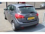 Kia Venga 1.4 CVVT Seven Navigatie/Airco/Achteruitrijcamera/Cruise control/Radio-CD speler/Multifunctioneel stuurwiel/Spraakbediening/Elektrische ramen/Elektrische verstelbare spiegels.