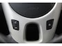 Kia Venga 1.4 CVVT Seven Navigatie/Airco/Achteruitrijcamera/Cruise control/Radio-CD speler/Multifunctioneel stuurwiel/Spraakbediening/Elektrische ramen/Elektrische verstelbare spiegels.