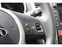 Kia Venga 1.4 CVVT Seven Navigatie/Airco/Achteruitrijcamera/Cruise control/Radio-CD speler/Multifunctioneel stuurwiel/Spraakbediening/Elektrische ramen/Elektrische verstelbare spiegels.
