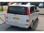 Mercedes-Benz Viano 3.0 CDI DC Ambiente Lang MEENEEMPRIJS!!/APK t/m 22-04-2026!!/V6 AUTOMAAT/Keyless entry/Parkeersensoren rondom/Cruise control/Climate control/Stoelverwarming/Elektrische verstelbare stoelen met memory/Radio-CD speler/Trekhaak/17'' Lichtmetalen velgen/Elekt