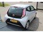 Toyota Aygo 1.0 VVT-i x-play Airco/Achteruitrijcamera/Apple carplay/Bluetooth/Toerenteller/Multifunctioneel stuurwiel/Elektrische ramen/Elektrisch verstelbare spiegels.