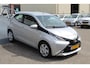 Toyota Aygo 1.0 VVT-i x-play Airco/Achteruitrijcamera/Apple carplay/Bluetooth/Toerenteller/Multifunctioneel stuurwiel/Elektrische ramen/Elektrisch verstelbare spiegels.