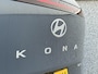 Hyundai Kona 1.6 GDI HEV 141pk DCT Premium Sky | 360° Camera | Schuif-/Kantel Dak | Voorstoelen Elektrisch Verstelbaar | Stoelverwarming Voor & Achter |