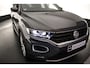 Volkswagen T-Roc Sport 1.5 TSI 150pk DSG Automaat Adaptive cruise control, Elektrische achterklep, Achteruitrijcamera, Stoelverwarming, Parkeersensoren, App connect