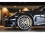 Porsche 911 Cabrio 3.8 Turbo S Orig. 49000 km! UNIEK! ENIG! NIEUW! Black Optic, Vol leder Adapt. Sportstoelen 18 weg / Memory, Ceramic PCCB, Sport Chrono/ Design, Carbon, Burmester, PDLS+, Leder Pakket, Home-Link, DAB, Camera, PCM, PTV+, PDCC, PADM, 20''