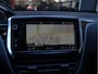 Peugeot 2008 110 Pk Benzine * Luxe Allure * * Trekhaak * Navigatie * Panoramadak * 1/2 Lederen Interieur * Lichtmetalen Velgen * Automatisch Inparkeersysteem * Climate & Cruise Control * Vingerhoets; Vierde Generatie Eersteklas Service !