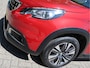 Peugeot 2008 110 Pk Benzine * Luxe Allure * * Trekhaak * Navigatie * Panoramadak * 1/2 Lederen Interieur * Lichtmetalen Velgen * Automatisch Inparkeersysteem * Climate & Cruise Control * Vingerhoets; Vierde Generatie Eersteklas Service !
