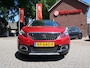 Peugeot 2008 110 Pk Benzine * Luxe Allure * * Trekhaak * Navigatie * Panoramadak * 1/2 Lederen Interieur * Lichtmetalen Velgen * Automatisch Inparkeersysteem * Climate & Cruise Control * Vingerhoets; Vierde Generatie Eersteklas Service !