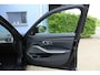 BMW 3-Serie Touring 330e Business Edition Plus M-Sport 297PK | Incl. 12 maanden Garantie | 1e Eigenaar | Laser koplampen | Harman/Kardon Audiosysteem | Stoelverwarming | Cruise controle | Climate controle | Navigatie | Apple CarPlay/Android Auto | Keyless start | Elektrische kofferklep | Ambiance verlichting | Parkeersensoren V+A | Schakelmogelijkheid aan stuurwiel | Virtual cockpit | Origineel NL auto | NAP |
