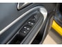 Jeep Avenger Summit 54 kWh | Warmtepomp | Climate Controle | Camera | LM | Apple Carplay & Android auto |