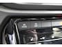 Volkswagen T-Roc 1.5 TSI 150pk R-Line Business+ | IQ. Light | Elek. klep | Trekhaak | Keyless |
