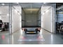 Mercedes-Benz Sprinter 317 CDI Aut. | Bakwagen met DHollandia Laadklep | Zijdeur | NIEUW! | MBUX 10" | LED | Groot Navigatie | Airco | Cruise Control | Lederen Stuurwiel | Carplay / Android Auto