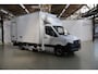 Mercedes-Benz Sprinter 317 CDI Aut. | Bakwagen met DHollandia Laadklep | Zijdeur | NIEUW! | MBUX 10" | LED | Groot Navigatie | Airco | Cruise Control | Lederen Stuurwiel | Carplay / Android Auto