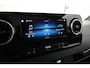 Mercedes-Benz Sprinter 317 CDI Aut. | Bakwagen met DHollandia Laadklep | Zijdeur | NIEUW! | MBUX 10" | LED | Groot Navigatie | Airco | Cruise Control | Lederen Stuurwiel | Carplay / Android Auto