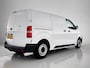 Peugeot Expert Premium 100 pk | Navigatie | Parkeersensoren Achter | Airco | Cruise Control | 2 Zitplaatsen Rechtsvoor | Trekhaak | Bluetooth | Zijschuifdeur Rechts | Buitenspiegels Elektrisch Verstel -en Verwarmbaar |