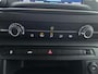 Peugeot Expert Premium 100 pk | Navigatie | Parkeersensoren Achter | Airco | Cruise Control | 2 Zitplaatsen Rechtsvoor | Trekhaak | Bluetooth | Zijschuifdeur Rechts | Buitenspiegels Elektrisch Verstel -en Verwarmbaar |