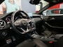 Mercedes-Benz A-klasse 180 Ambition - *AMG-LINE!* *Afneembare trekhaak & Panoramadak!* - Stuurverwarming, 18" LMV