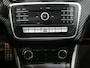 Mercedes-Benz A-klasse 180 Ambition - *AMG-LINE!* *Afneembare trekhaak & Panoramadak!* - Stuurverwarming, 18" LMV