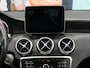 Mercedes-Benz A-klasse 180 Ambition - *AMG-LINE!* *Afneembare trekhaak & Panoramadak!* - Stuurverwarming, 18" LMV