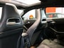 Mercedes-Benz A-klasse 180 Ambition - *AMG-LINE!* *Afneembare trekhaak & Panoramadak!* - Stuurverwarming, 18" LMV