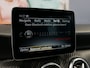 Mercedes-Benz A-klasse 180 Ambition - *AMG-LINE!* *Afneembare trekhaak & Panoramadak!* - Stuurverwarming, 18" LMV