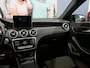 Mercedes-Benz A-klasse 180 Ambition - *AMG-LINE!* *Afneembare trekhaak & Panoramadak!* - Stuurverwarming, 18" LMV