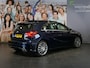 Mercedes-Benz A-klasse 180 Ambition - *AMG-LINE!* *Afneembare trekhaak & Panoramadak!* - Stuurverwarming, 18" LMV