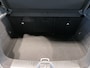 Mercedes-Benz A-klasse 180 Ambition - *AMG-LINE!* *Afneembare trekhaak & Panoramadak!* - Stuurverwarming, 18" LMV