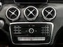 Mercedes-Benz A-klasse 180 Ambition - *AMG-LINE!* *Afneembare trekhaak & Panoramadak!* - Stuurverwarming, 18" LMV