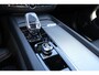 Volvo XC60 T8 Recharge AWD Ultimate Black Edition - LONG RANGE - Panorama/schuifdak - IntelliSafe Assist & Surround - 360º Camera - Adaptieve LED koplampen - Verwarmde voorstoelen, stuur & achterbank - Parkeersensoren voor & achter - Elektr. bedienb. voorstoelen met geheugen - Head up display - Draadloze tel. lader - Extra getint glas - 21' LMV