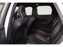 Volvo XC60 T8 Recharge AWD R-Design - Panoramisch schuif-/kanteldak - Sensus navigatie - Parkeersensoren v/a - Parkeercamera achter - Parkeersensoren v/a - Apple Carplay & Android Auto