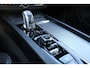 Volvo XC60 T8 Recharge AWD R-Design - Panoramisch schuif-/kanteldak - Sensus navigatie - Parkeersensoren v/a - Parkeercamera achter - Parkeersensoren v/a - Apple Carplay & Android Auto