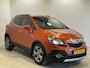 Opel Mokka 1.8 Cosmo | LM Velgen 18" | Parkeersensoren Voor en Achter | Voorstoelen en Stuur Verwarmd | Lederen Bekleding |