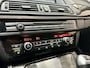 BMW 5-Serie 530d High Executive *HUD* Kantel/Schuifdak / Leder / Stoelverwarming / Afn. Trekhaak / Memory Seat / 18"LMV