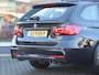 BMW 3-Serie Touring SW M Sport Edition 150 pk Automaat | Navigatie | Parkeersensoren Voor en Achter | Lederen Bekleding | Sportstoelen | LED Koplampen | Elektrische Achterklep met Sensor | Keyless Entry/Start | 19" Lichtmetalen Velgen | Apple Carplay/Android Auto |
