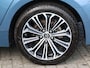 Toyota Corolla Touring SW Dynamic Hybrid 122 pk Automaat | Navigatie | Achteruitrijcamera | Voorstoelen Verwarmd | LED Koplampen | Keyless Entry/Start | Climate Control | Adaptieve Cruise Control | 17" Lichtmetalen Velgen | Apple Carplay/Android Auto |