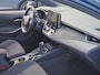Toyota Corolla Touring SW Dynamic Hybrid 122 pk Automaat | Navigatie | Achteruitrijcamera | Voorstoelen Verwarmd | LED Koplampen | Keyless Entry/Start | Climate Control | Adaptieve Cruise Control | 17" Lichtmetalen Velgen | Apple Carplay/Android Auto |