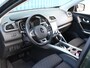 Renault Kadjar SUV Intens 118 pk Automaat | Navigatie | Achteruitrijcamera | Parkeersensoren Voor en Achter | Voorstoelen Verwarmd | Trekhaak | LED Koplampen | Keyless Entry/Start | Climate Control | Cruise Control | 18" Lichtmetalen Velgen | Apple Carplay/Android Auto |