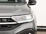 Volkswagen T-Roc 1.5 TSI 150 pk DSG R-Line Edition | Black Style | Trekhaak | Navigatie | IQ Light | Camera | App Connect | Stoelverwarming | 18'' LM | Fabrieksgarantie tot 15-05-2026 of 100.000 km |