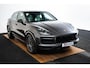 Porsche Cayenne Coupé 3.0 E-Hybrid Luchtvering - LED Matrix - Surround View - Adaptieve cruise control - Sporteindpijpen - Rear Seat Entertainment - 21 inch - Stoelverwarming