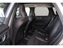 Volvo XC60 T6 Recharge AWD Plus Dark - LONG RANGE - Panorama/schuifdak - IntelliSafe Assist & Surround - 360º Camera - Harman/Kardon audio - Adaptieve LED koplampen - Verwarmde voorstoelen, stuur & achterbank - Parkeersensoren voor & achter - Elektr. bedienb. voorstoelen met geheugen - Draadloze tel. lader - Extra getint glas - Elektr. inklapbare trekhaak - 19' LMV