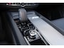 Volvo XC60 T6 Recharge AWD Plus Dark - LONG RANGE - Panorama/schuifdak - IntelliSafe Assist & Surround - 360º Camera - Harman/Kardon audio - Adaptieve LED koplampen - Verwarmde voorstoelen, stuur & achterbank - Parkeersensoren voor & achter - Elektr. bedienb. voorstoelen met geheugen - Draadloze tel. lader - Extra getint glas - Elektr. inklapbare trekhaak - 19' LMV