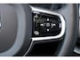 Volvo XC60 T6 Recharge AWD Plus Dark - LONG RANGE - Panorama/schuifdak - IntelliSafe Assist & Surround - 360º Camera - Harman/Kardon audio - Adaptieve LED koplampen - Verwarmde voorstoelen, stuur & achterbank - Parkeersensoren voor & achter - Elektr. bedienb. voorstoelen met geheugen - Draadloze tel. lader - Extra getint glas - Elektr. inklapbare trekhaak - 19' LMV