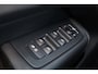 Volvo XC60 T6 Recharge AWD Plus Dark - LONG RANGE - Panorama/schuifdak - IntelliSafe Assist & Surround - 360º Camera - Harman/Kardon audio - Adaptieve LED koplampen - Verwarmde voorstoelen, stuur & achterbank - Parkeersensoren voor & achter - Elektr. bedienb. voorstoelen met geheugen - Draadloze tel. lader - Extra getint glas - Elektr. inklapbare trekhaak - 19' LMV