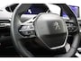 Peugeot 5008 1.2 PureTech Active 130 PK | Handgeschakeld | Trekhaak | 7-zits | Camera | Parkeersensor | Radio | Cruise Control | Airco | Licht metalen velgen