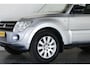 Mitsubishi Pajero 3.2 DI-D Instyle 4WD / Grijs kenteken / Airco / Aut / Trekhaak