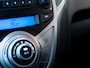 Hyundai ix20 1.4i i-Vision | Trekhaak | Schuif/ Kantel Dak | Airco | Climate Control | Panoramadak | Cruise Control | All Season Banden | Lichtmetalen Velgen 16'' | Mistlampen | Metallic Lak | Multifunctioneel Sturwiek |